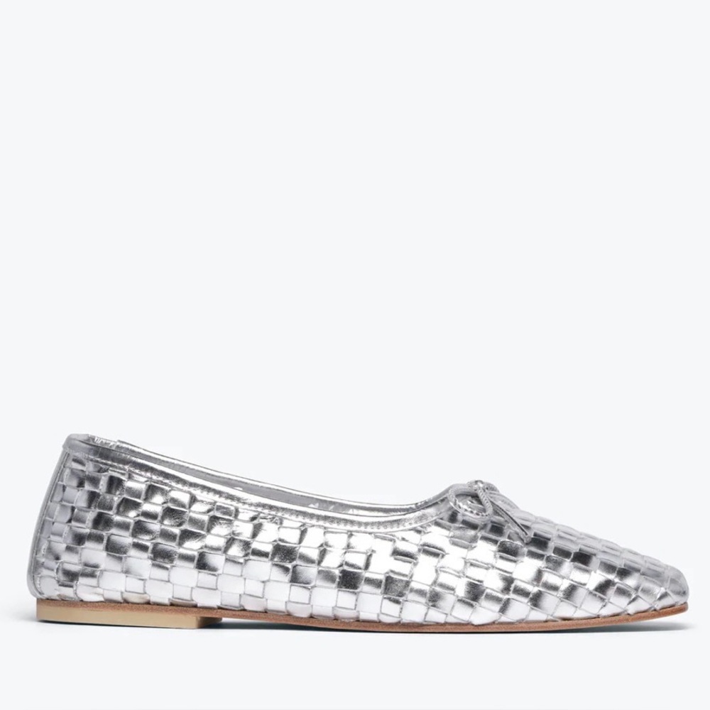 Freda Salvador Jada Slip On Woven Bow Flats Size 6 - Silver Closed Woven Calf